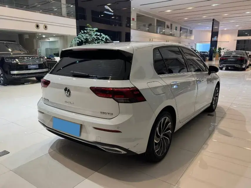 2021 VOLKSWAGEN GOLF thumbnail 3