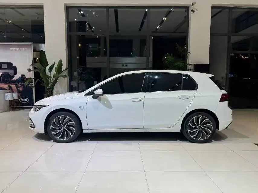 2021 VOLKSWAGEN GOLF thumbnail 2