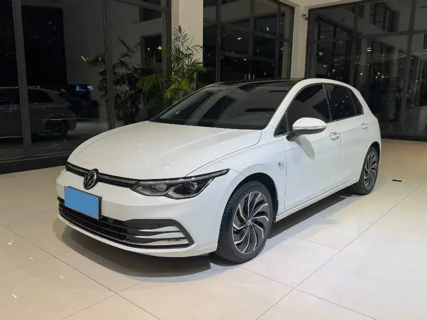 2021 VOLKSWAGEN GOLF view 1