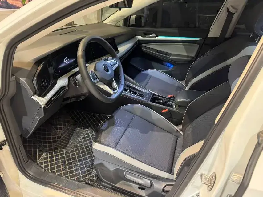 2021 VOLKSWAGEN GOLF thumbnail 4