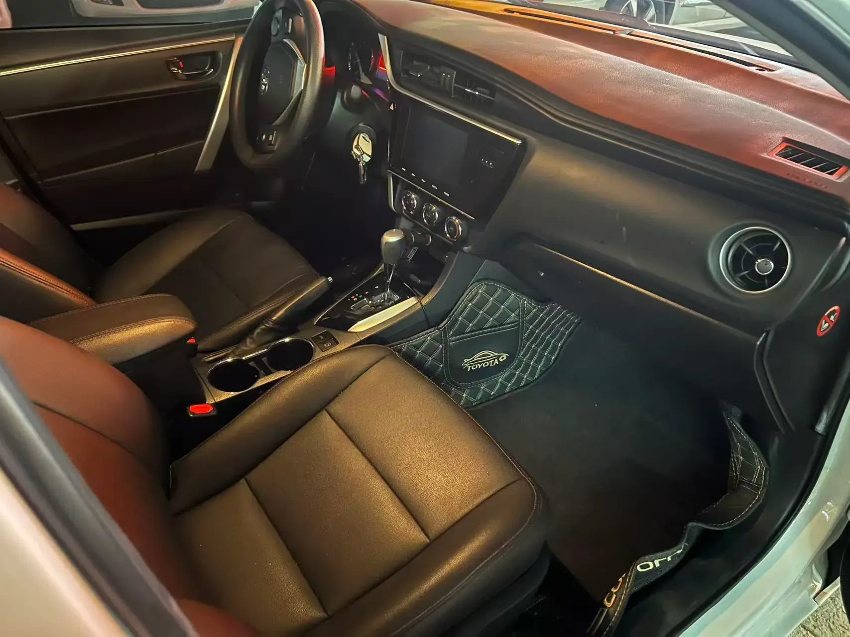 2017 TOYOTA COROLLA thumbnail 4