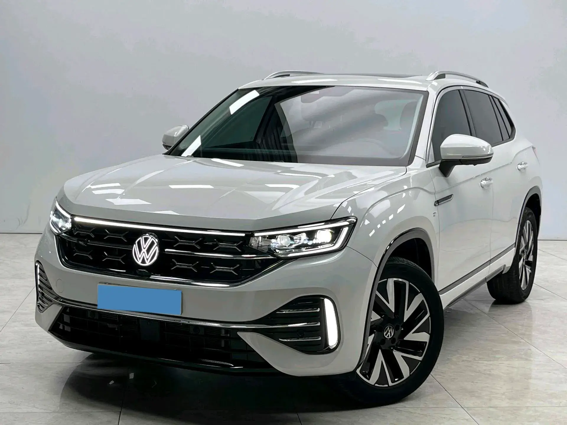 2023 VOLKSWAGEN TAYRON view 1