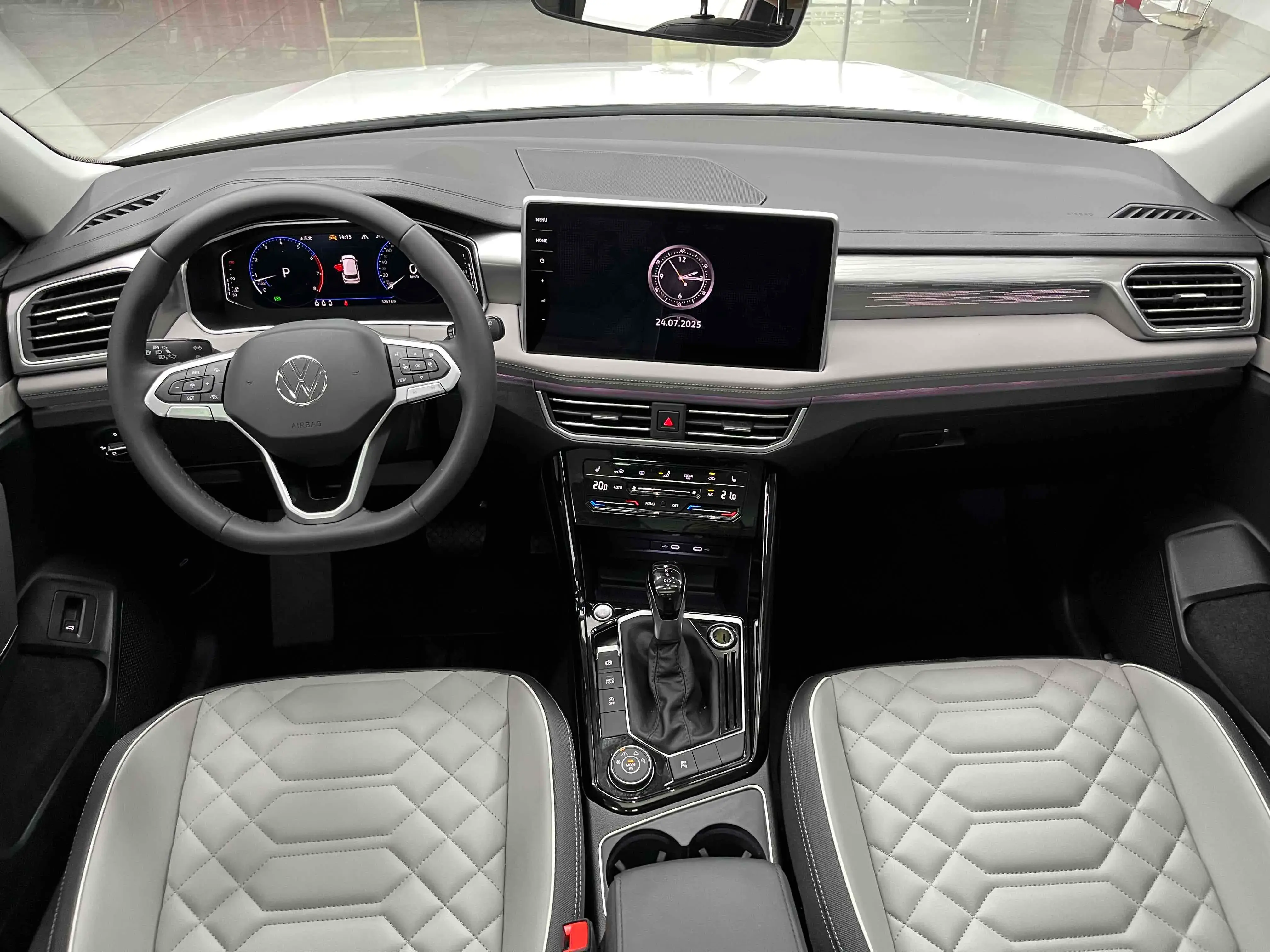 2023 VOLKSWAGEN TAYRON thumbnail 2