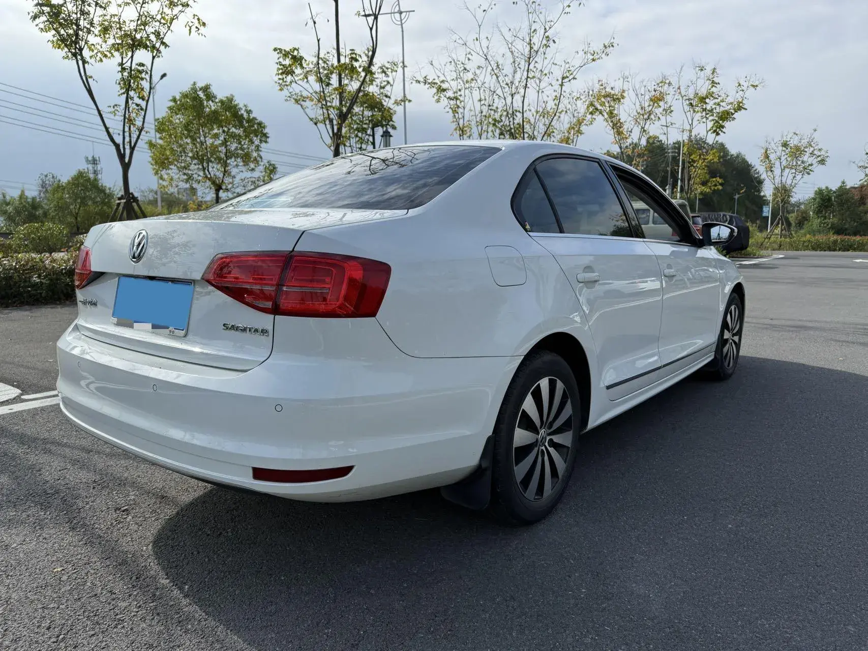 2018 VOLKSWAGEN SAGITAR thumbnail 4