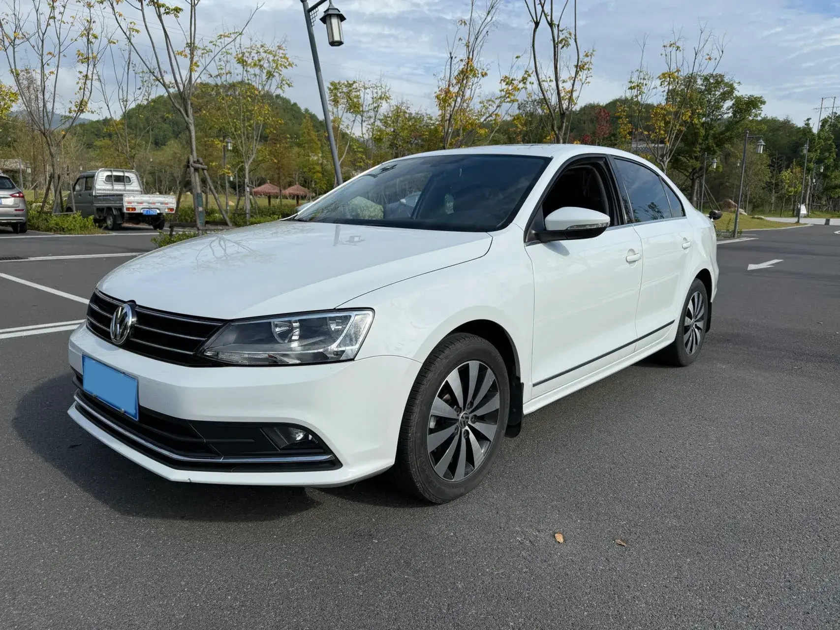 2018 VOLKSWAGEN SAGITAR view 1