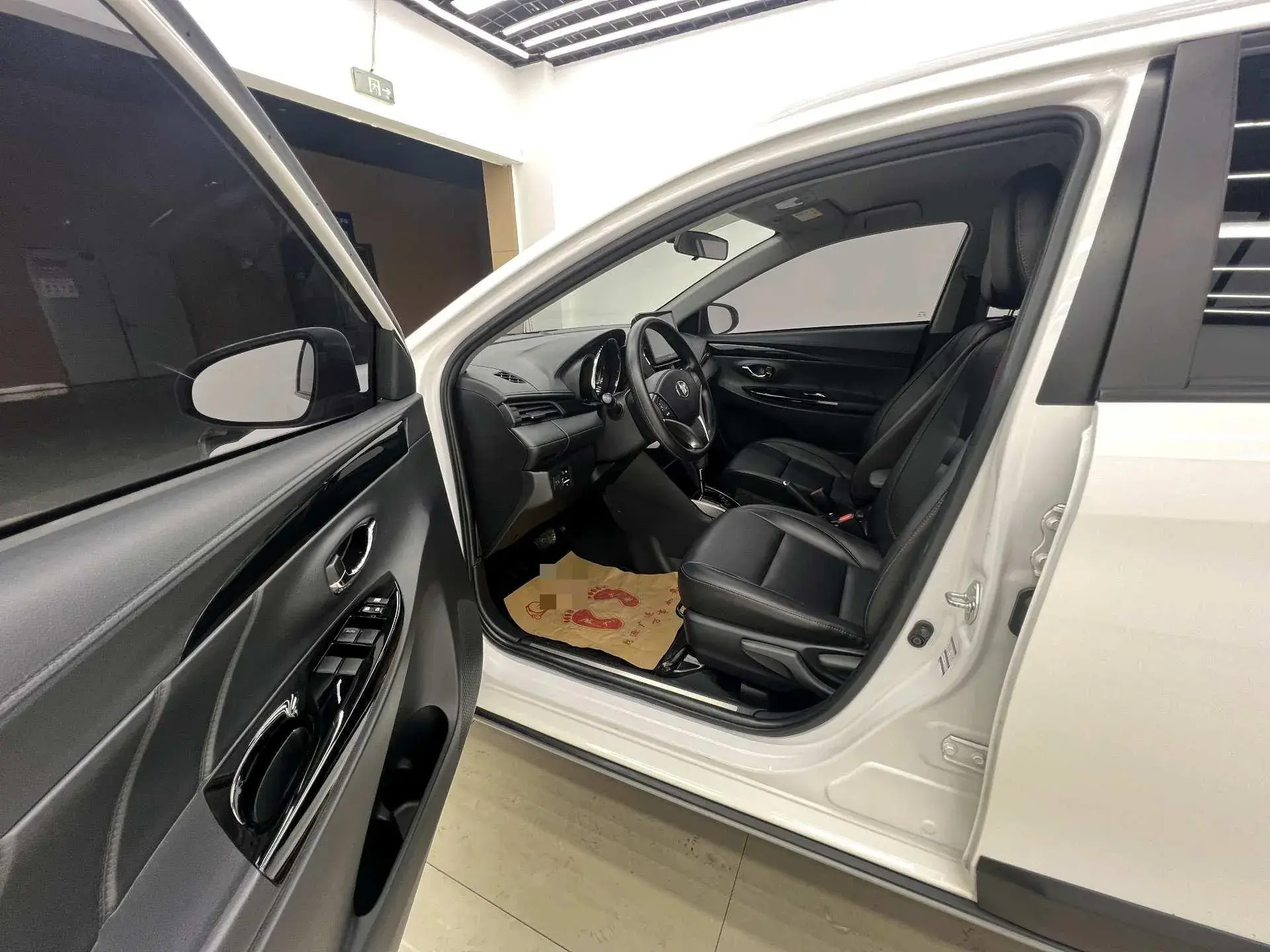 2022 TOYOTA YARIS thumbnail 3