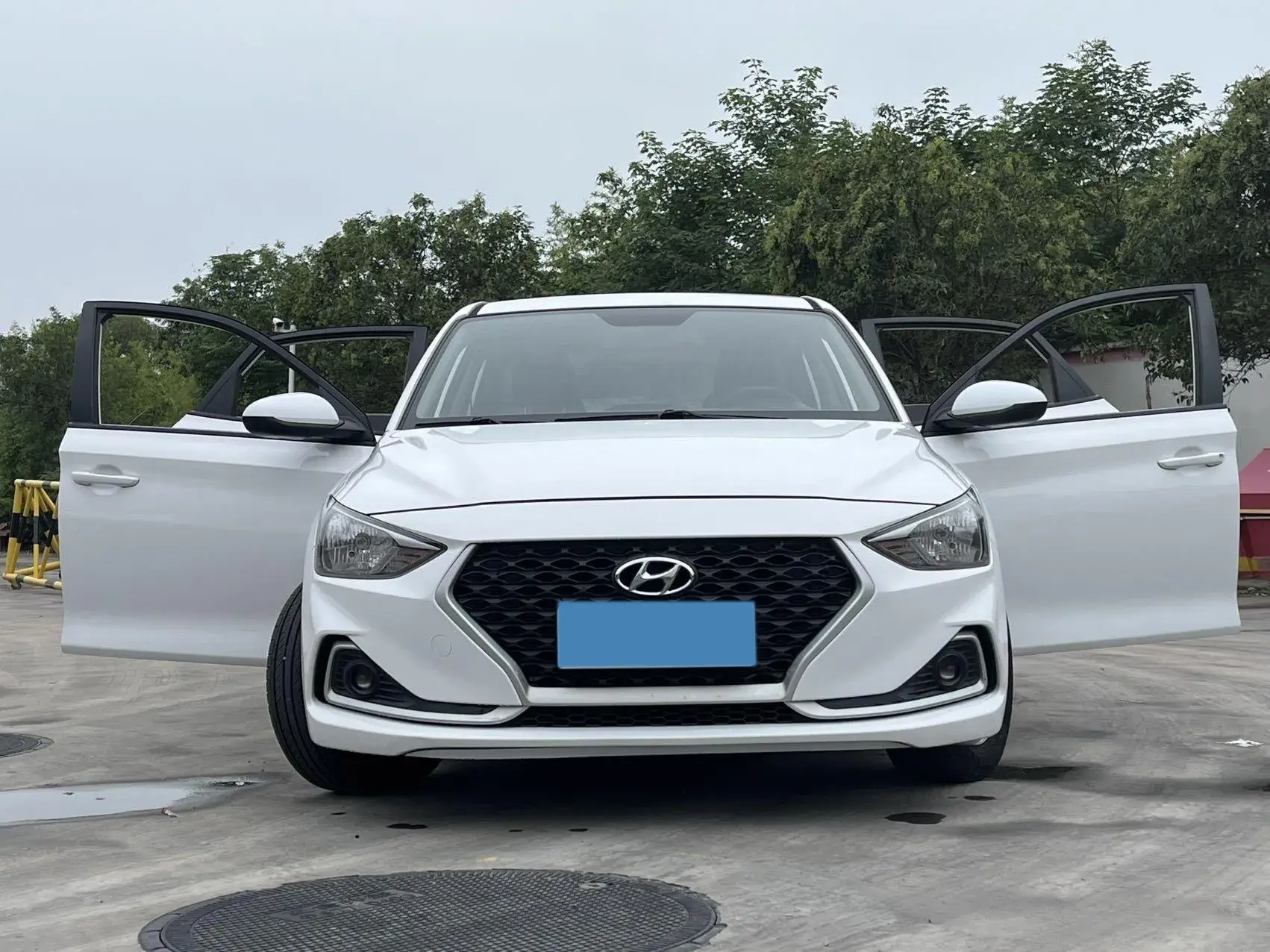 2017 HYUNDAI CELESTA thumbnail 2