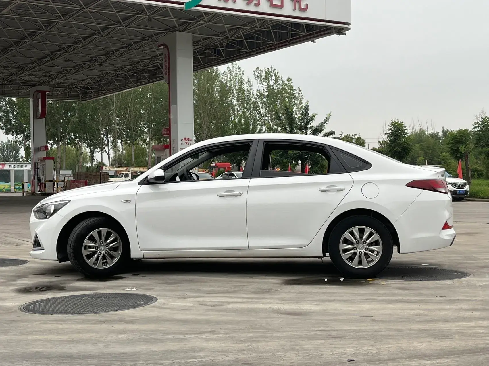 2017 HYUNDAI CELESTA thumbnail 4