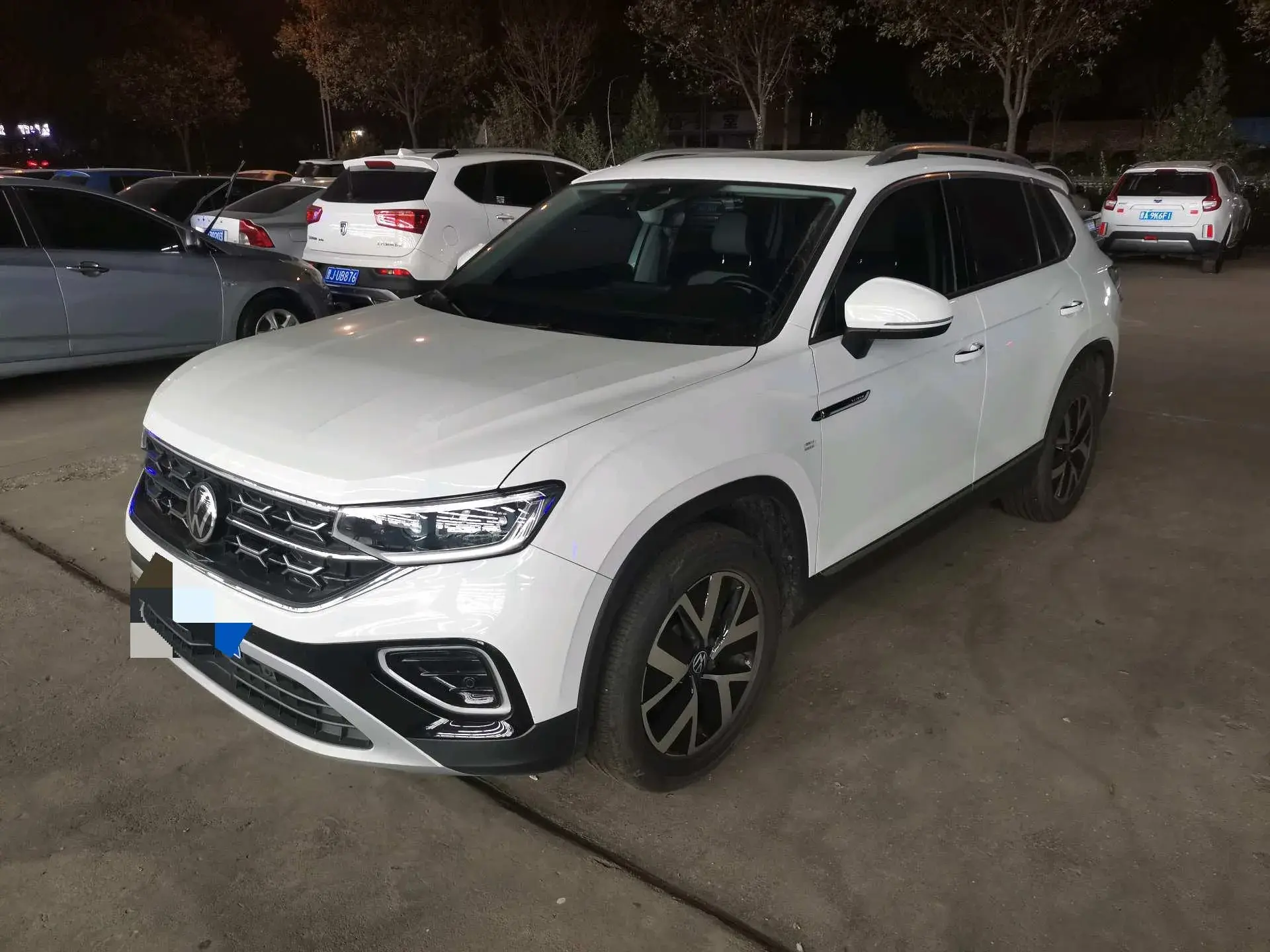 2023 VOLKSWAGEN TAYRON view 1