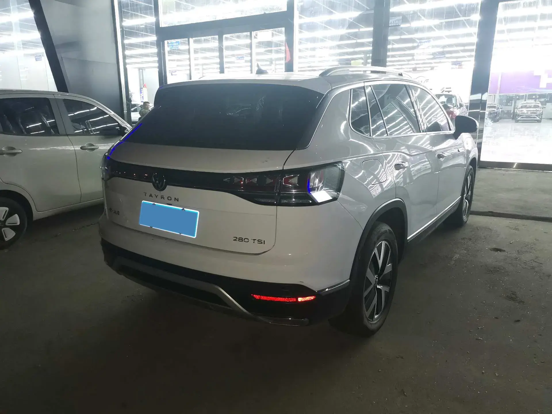 2023 VOLKSWAGEN TAYRON thumbnail 4