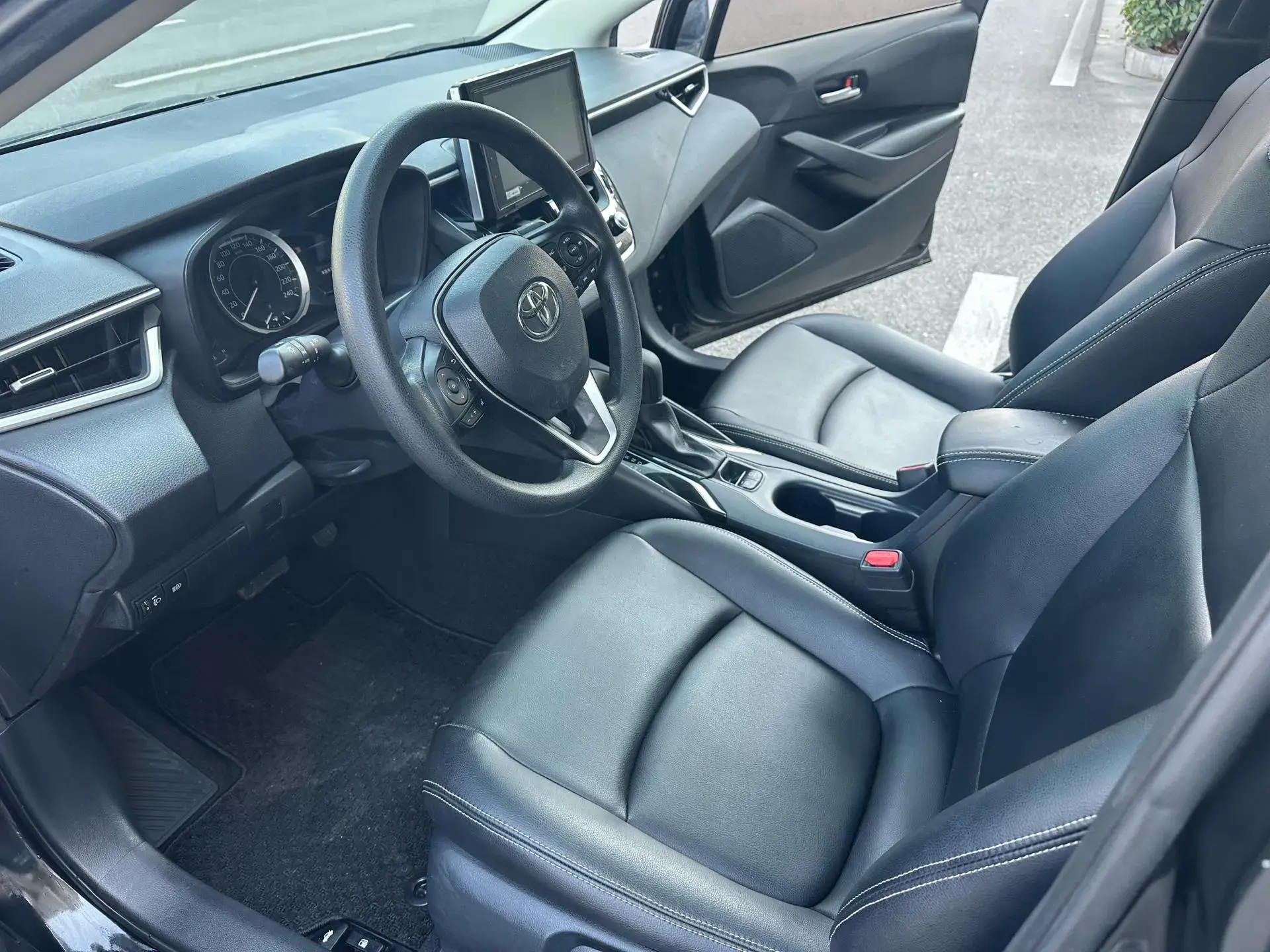 2019 TOYOTA COROLLA thumbnail 4