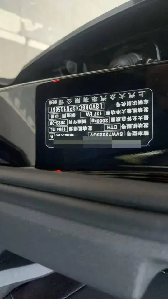 2023 VOLKSWAGEN PASSAT thumbnail 2