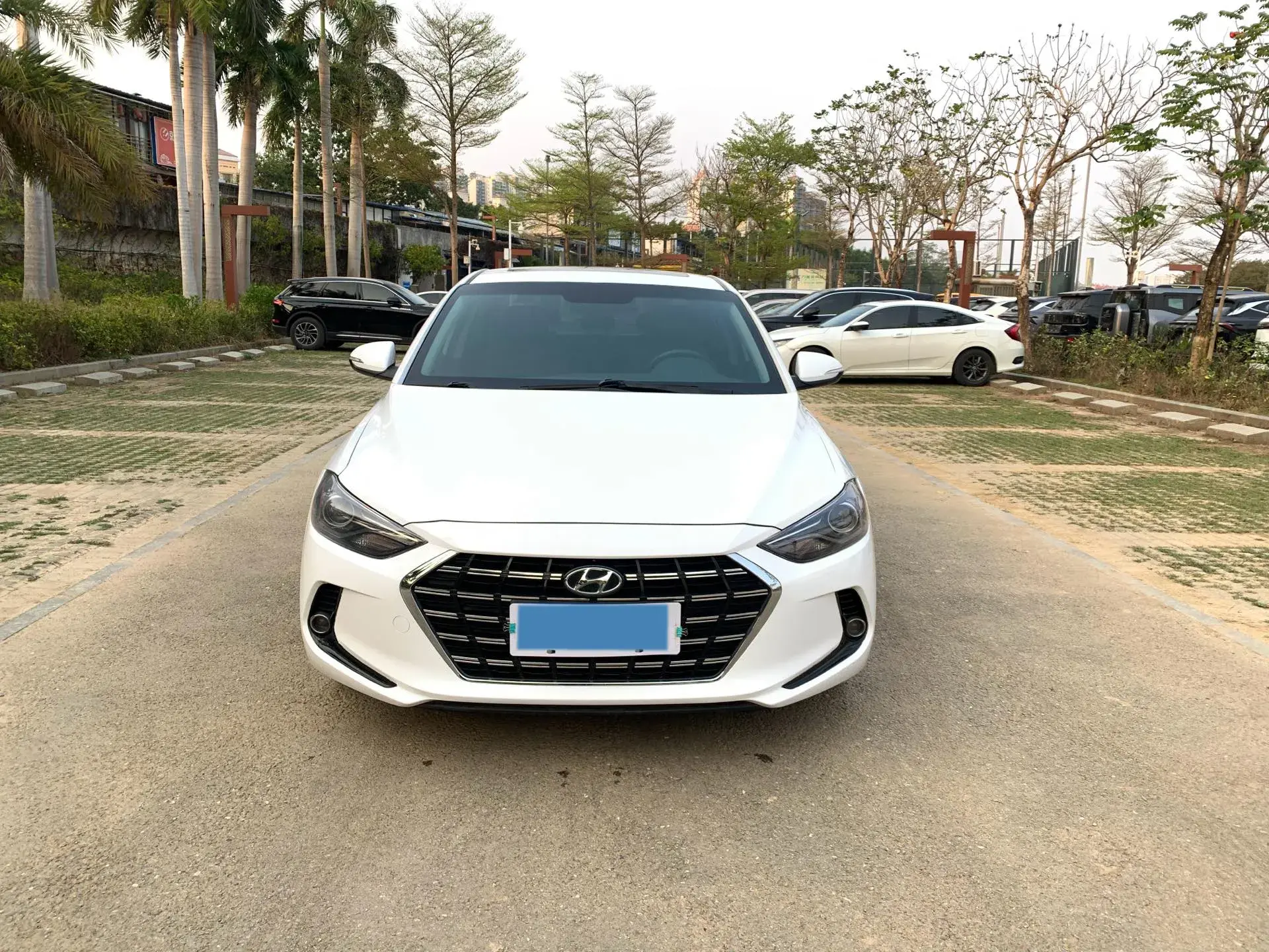 2019 HYUNDAI ELANTRA thumbnail 2
