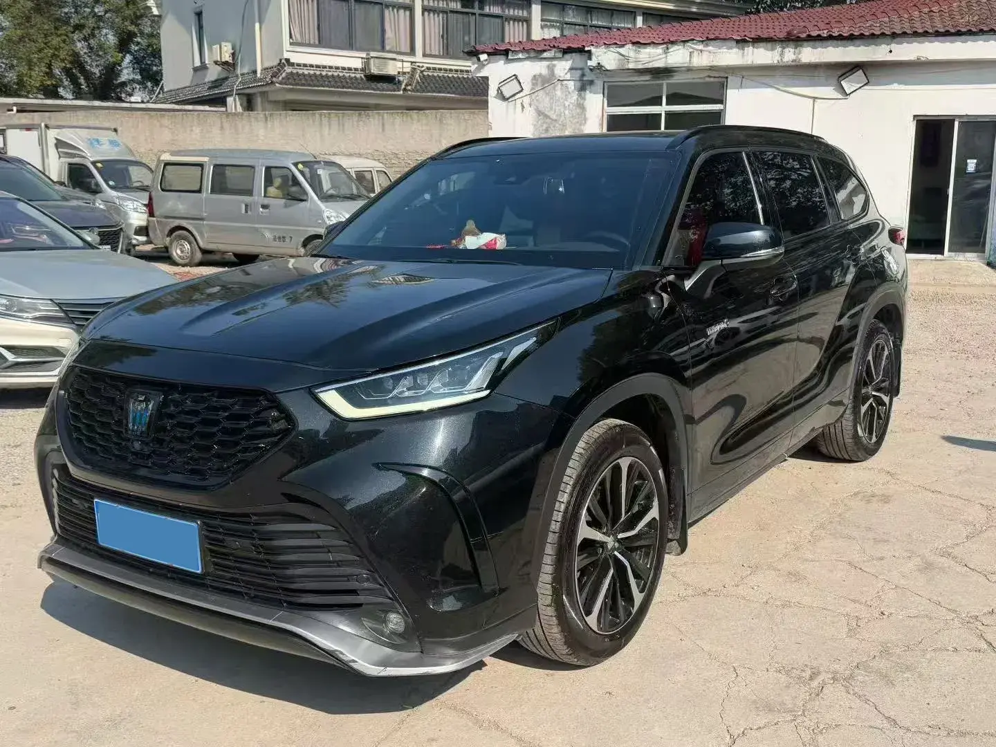 2022 TOYOTA CROWN view 1