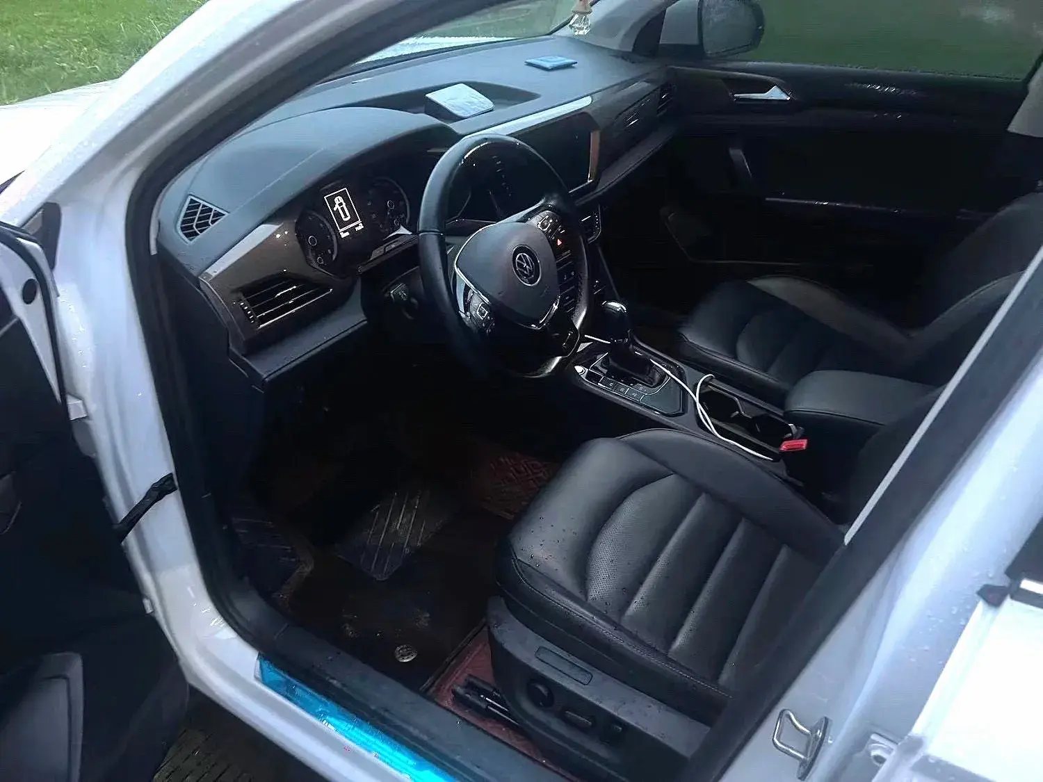 2021 VOLKSWAGEN THARU thumbnail 3