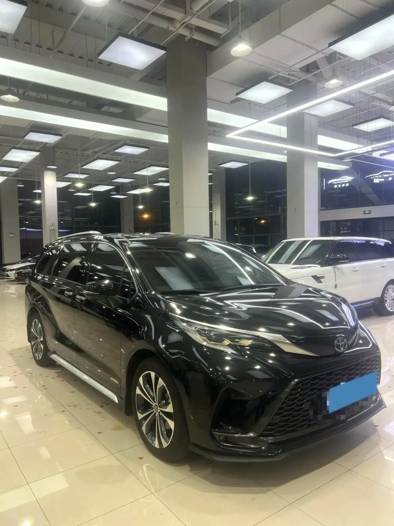 2023 TOYOTA GRANVIA thumbnail 3