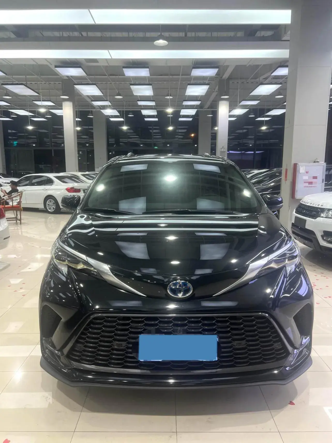 2023 TOYOTA GRANVIA thumbnail 4