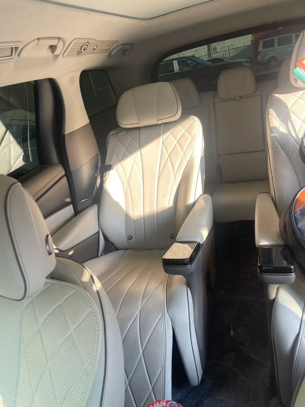 2022 DENZA D9 thumbnail 2