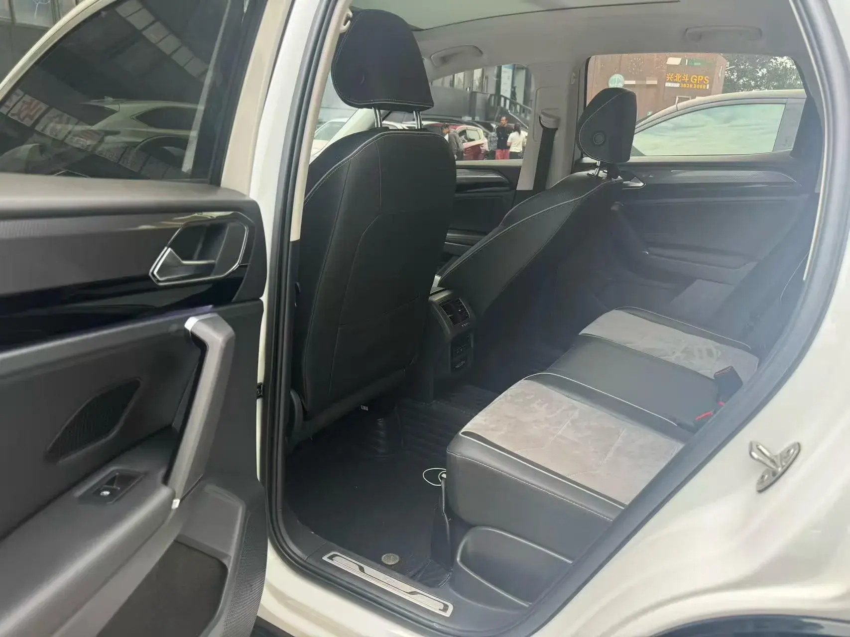 2020 VOLKSWAGEN TAYRON thumbnail 3