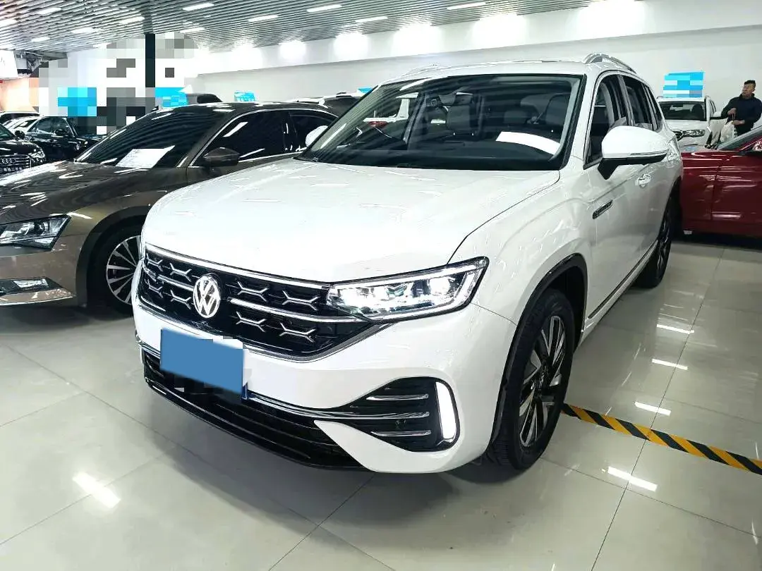 2023 VOLKSWAGEN TAYRON view 1