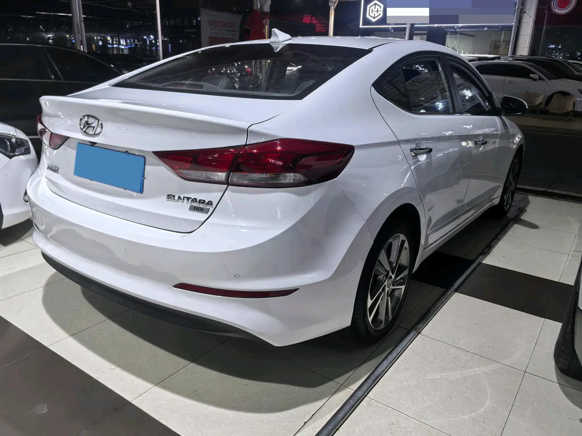 2018 HYUNDAI ELANTRA thumbnail 4