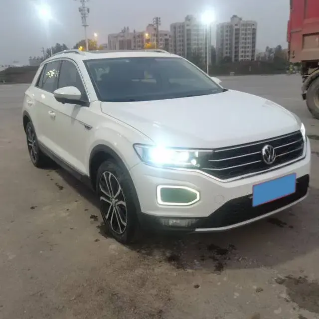 2019 VOLKSWAGEN T-ROC thumbnail 3