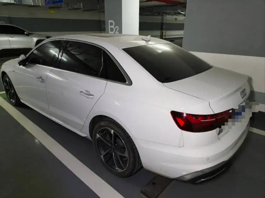 2022 AUDI A4L view 1