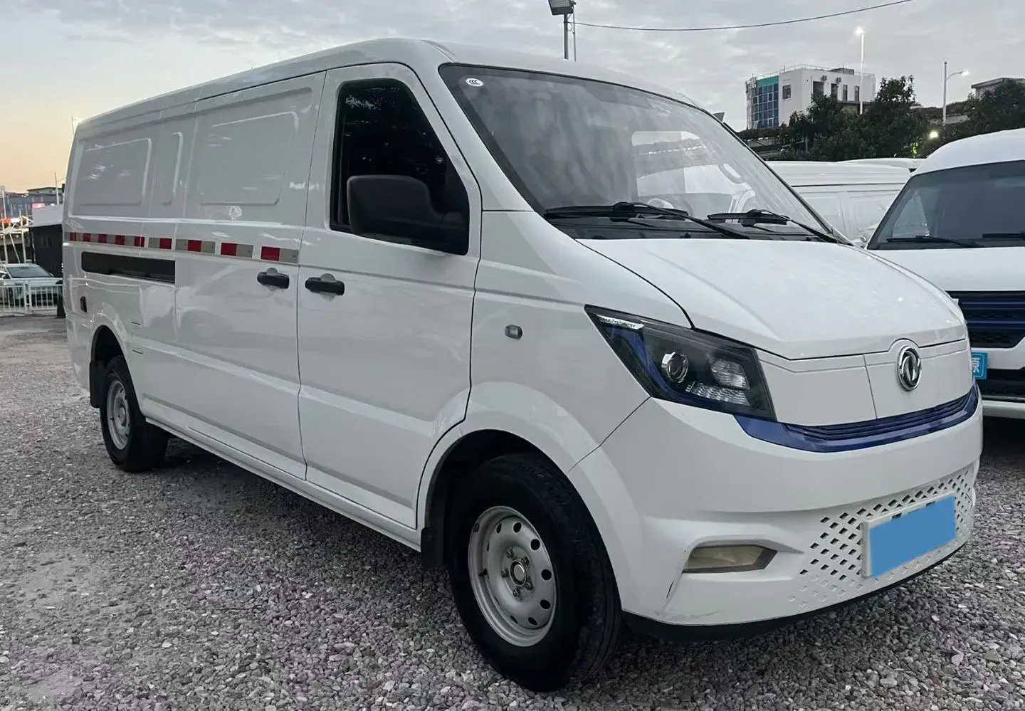 2023 FOTON ELF thumbnail 2