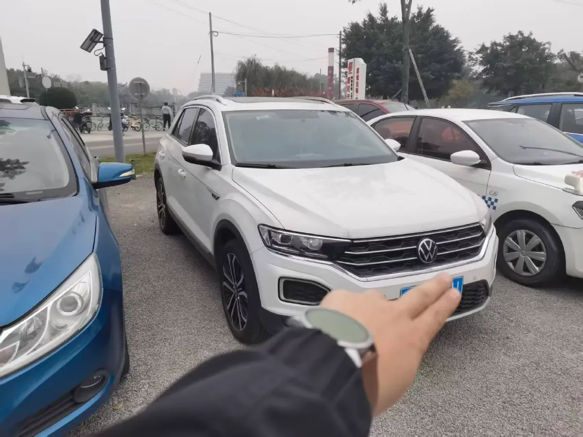 2022 Volkswagen T-Roc 1.4T 150HP L4 7DCT,autocango,china used car exporter,china ev exporter,chinese used car exporter,chinese used ev exporter