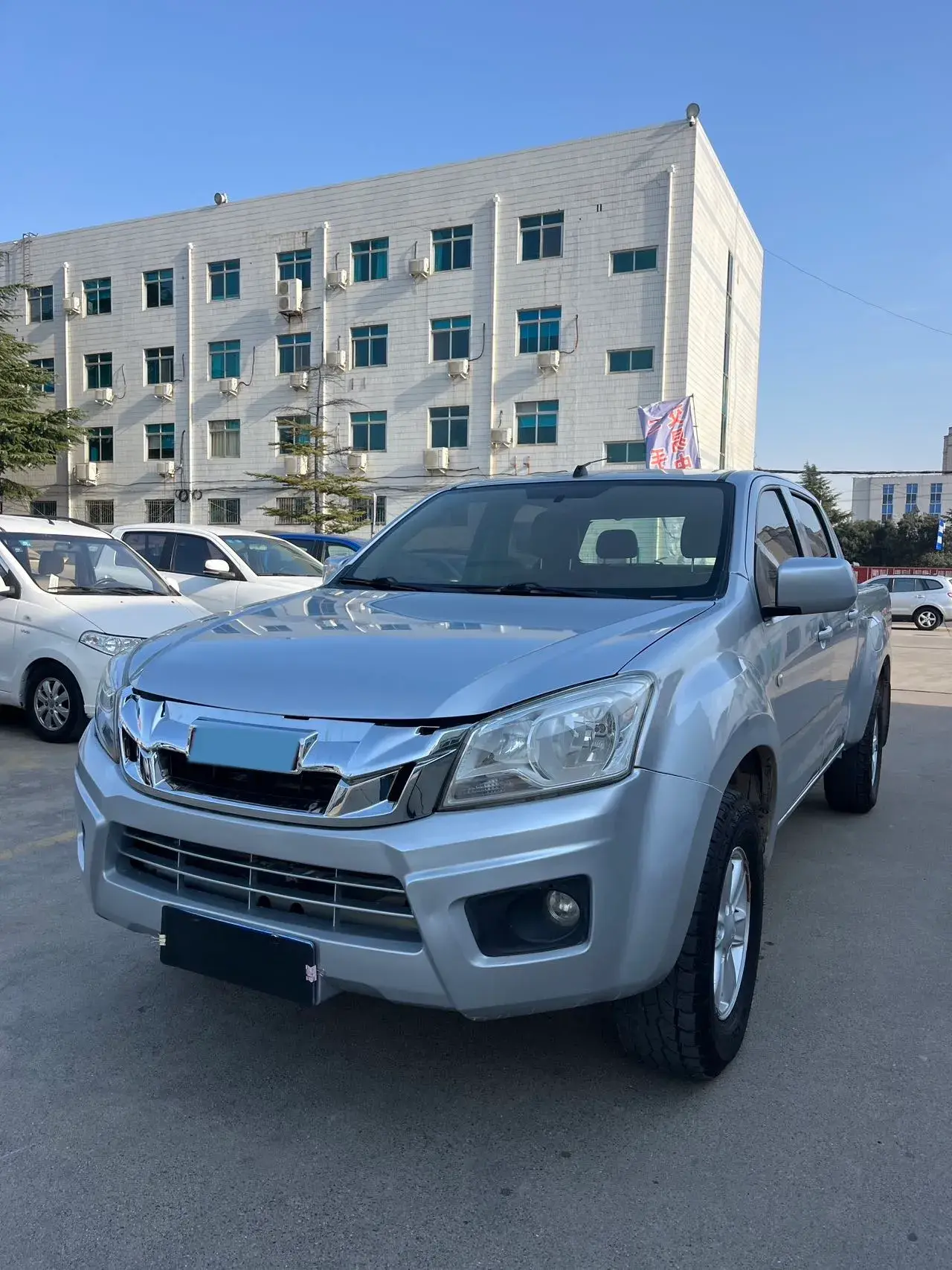 2020 ISUZU RE-MAX view 1