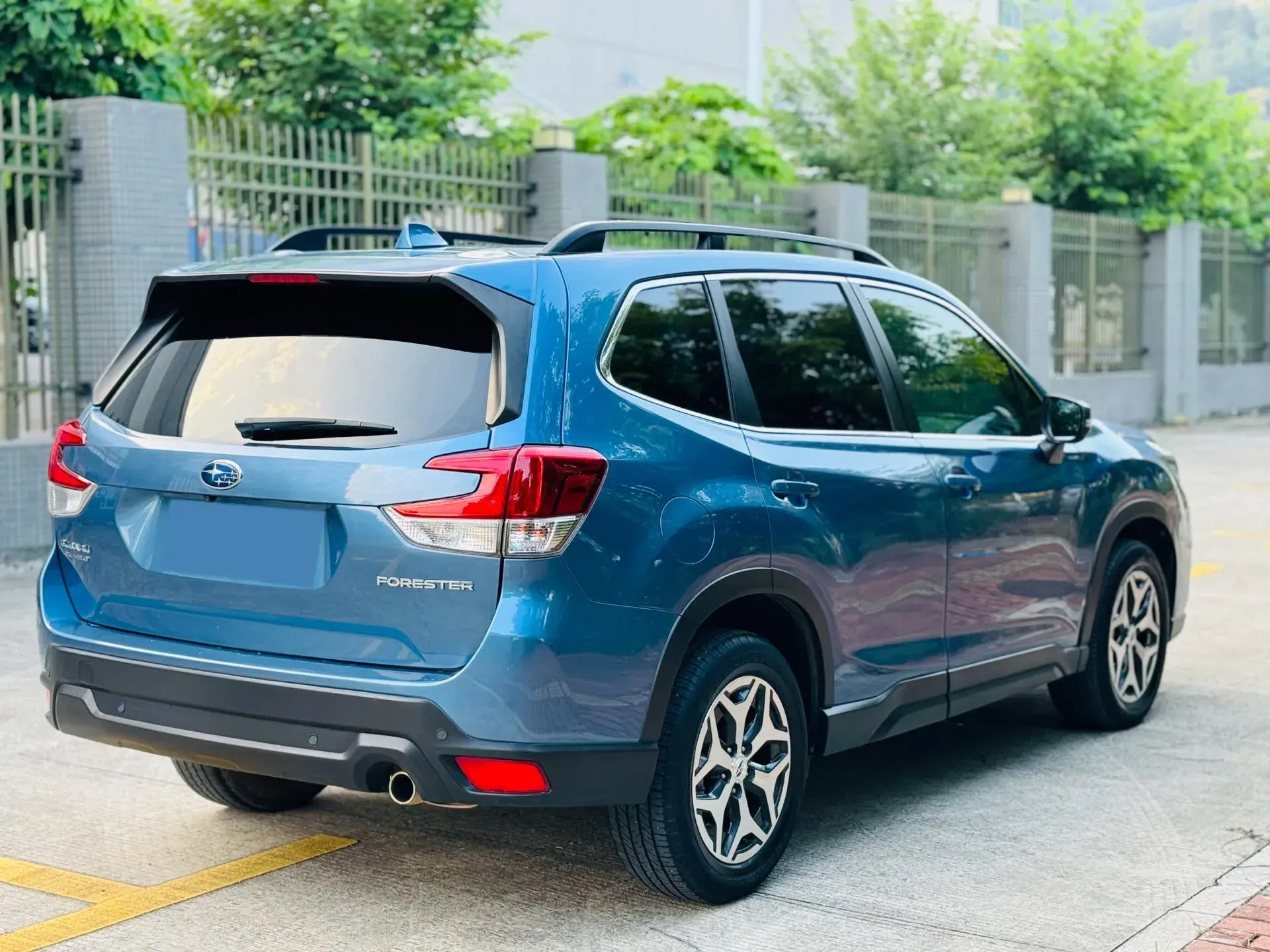 2019 SUBARU FORESTER thumbnail 4