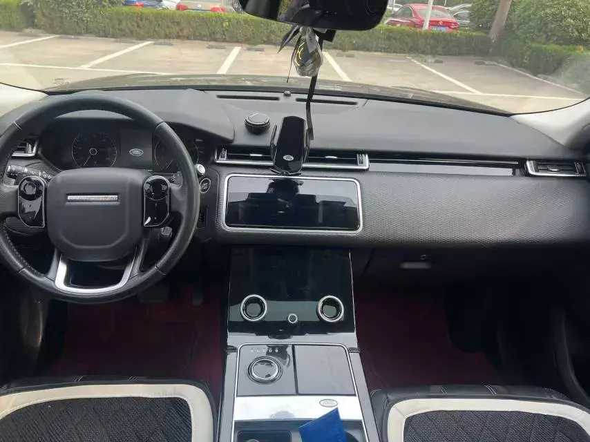 2020 LAND ROVER thumbnail 4