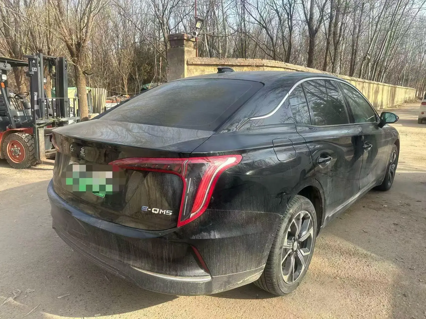 2022 HONGQI E-QM5 thumbnail 3