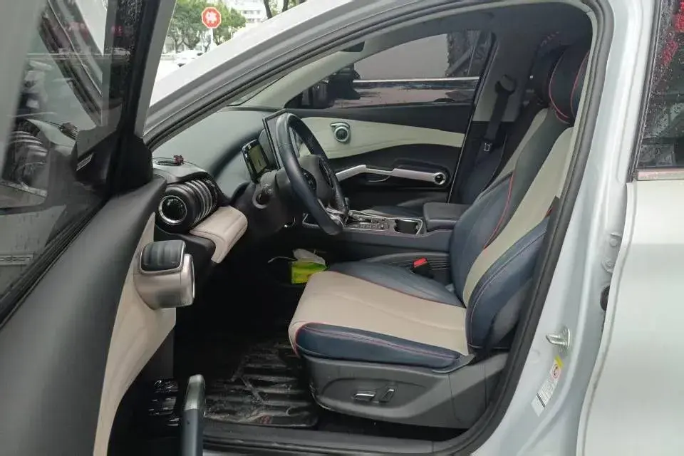 2022 BYD YUAN thumbnail 3