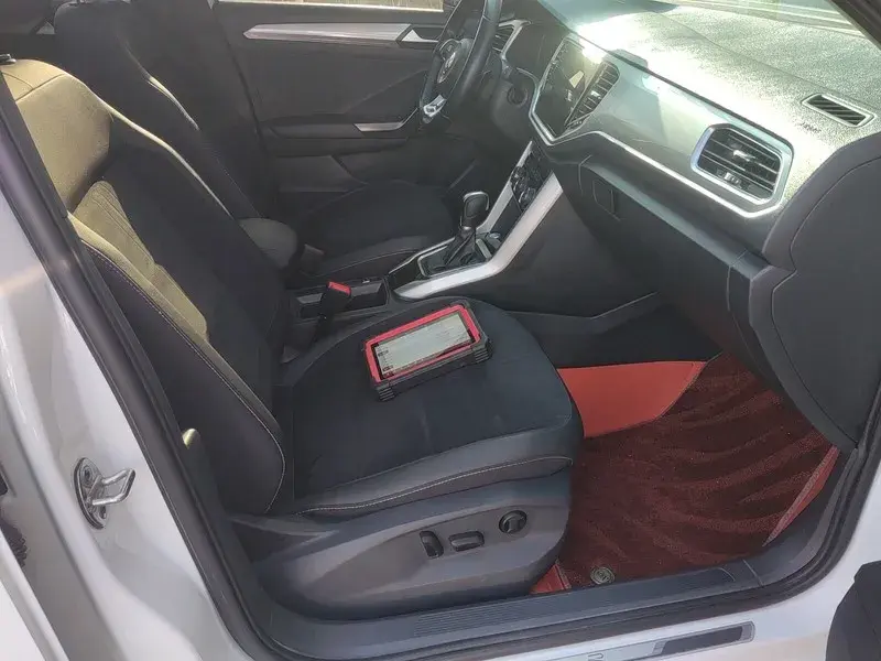 2022 VOLKSWAGEN T-ROC thumbnail 3