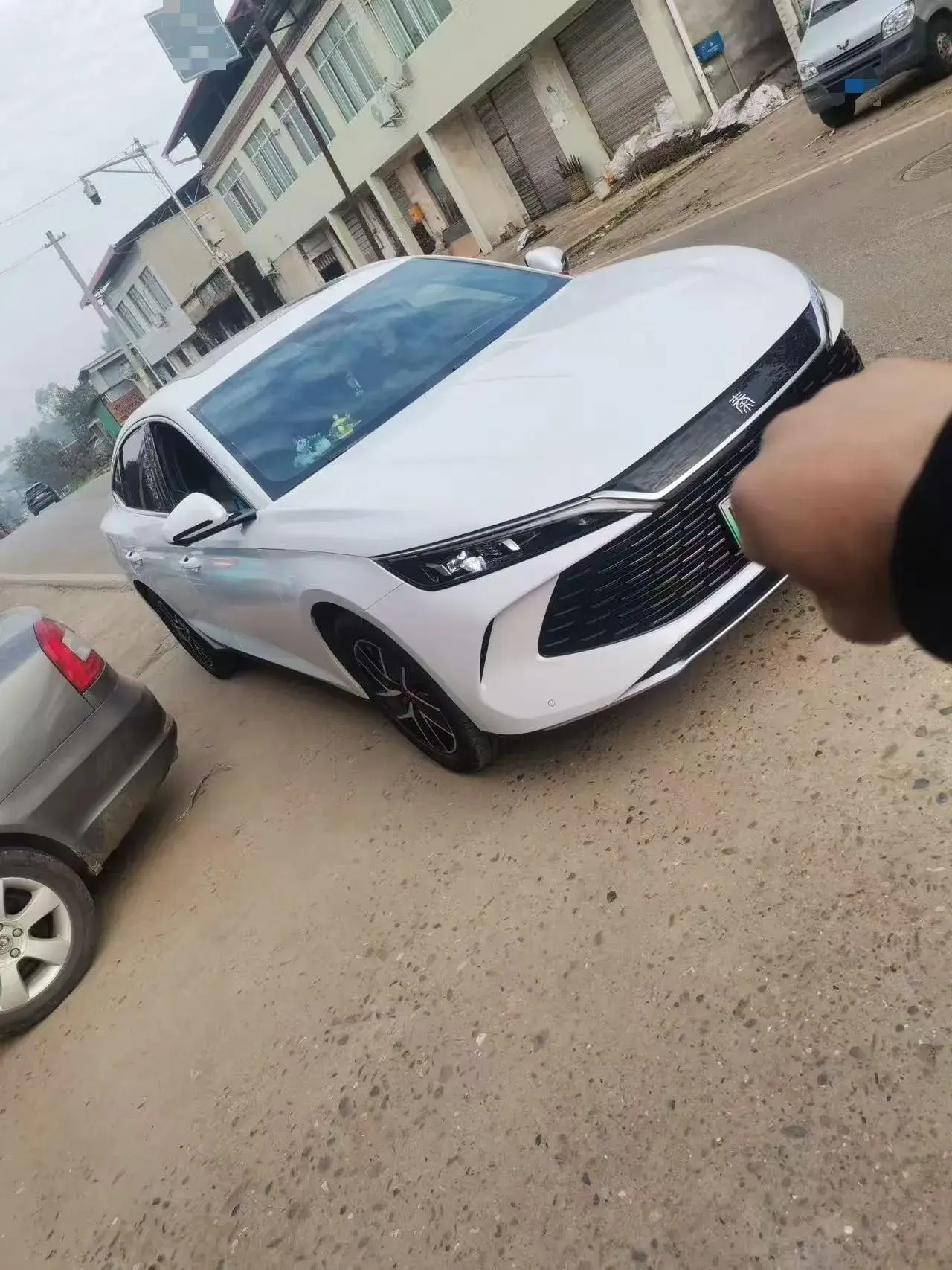 2024 BYD QINL thumbnail 2