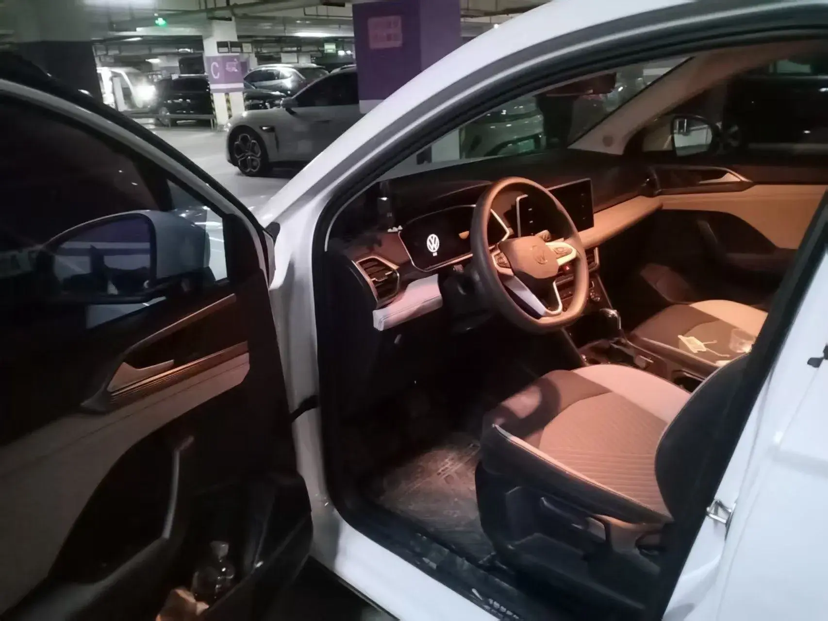 2023 VOLKSWAGEN THARU thumbnail 4