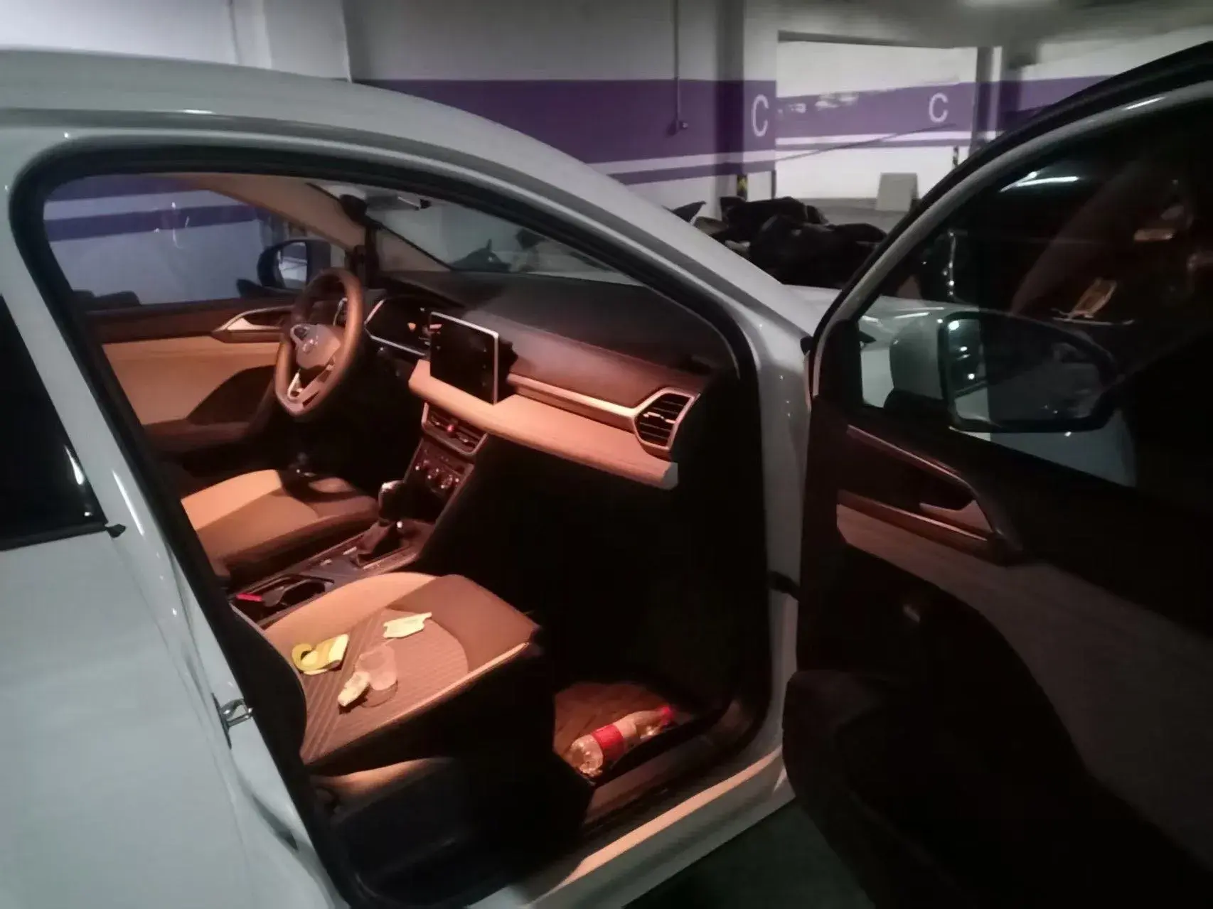 2023 VOLKSWAGEN THARU thumbnail 3