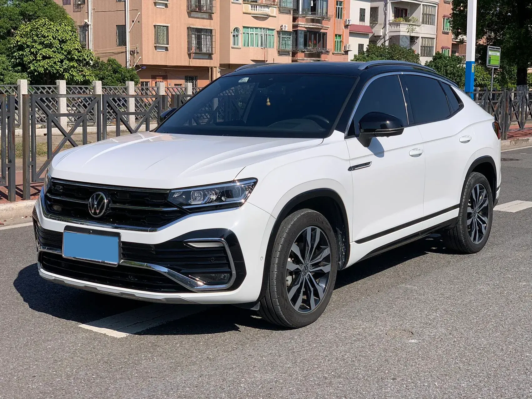 2020 VOLKSWAGEN TAYRON view 1