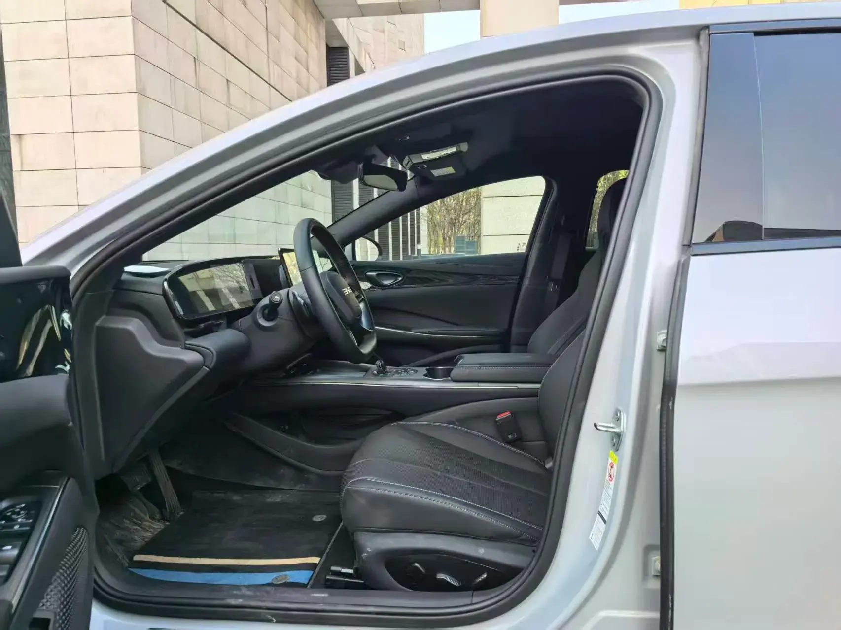 2025 BYD SEAL thumbnail 4