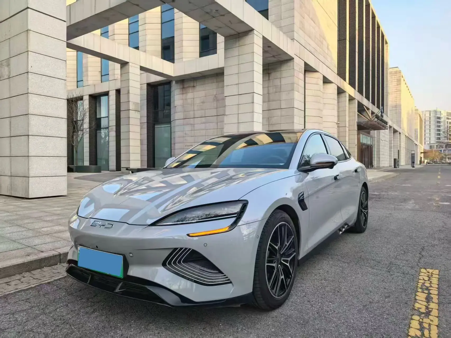 2025 BYD SEAL view 1