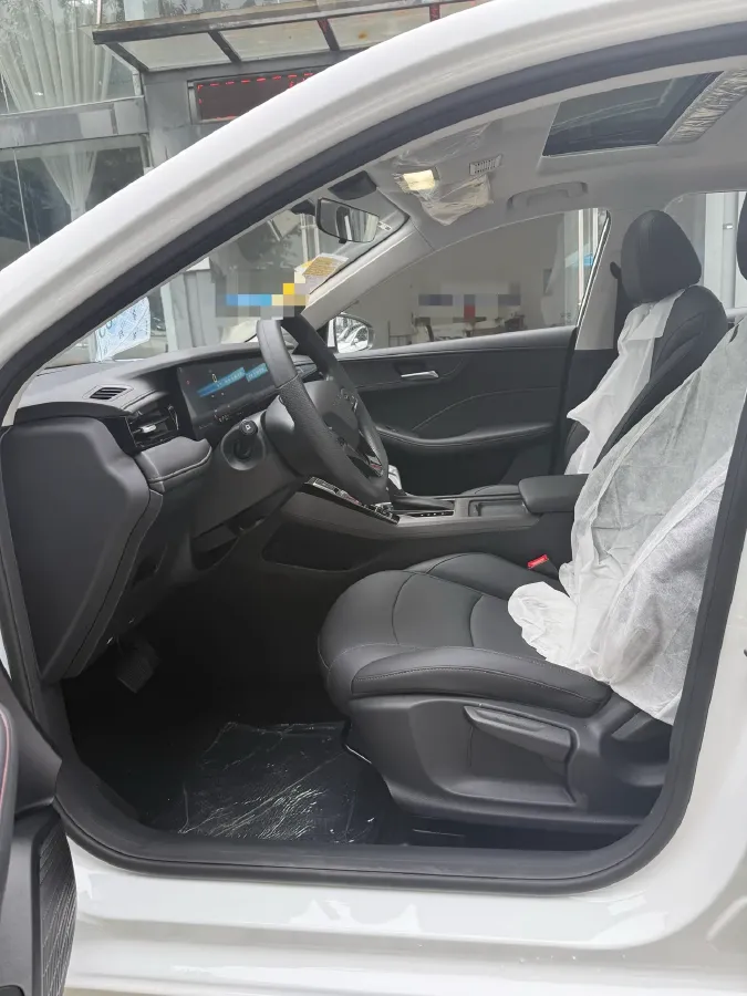 2026 Roewe i5 1.5L 129HP L4 CVT,autocango,china used car exporter,china ev exporter,chinese used car exporter,chinese used ev exporter