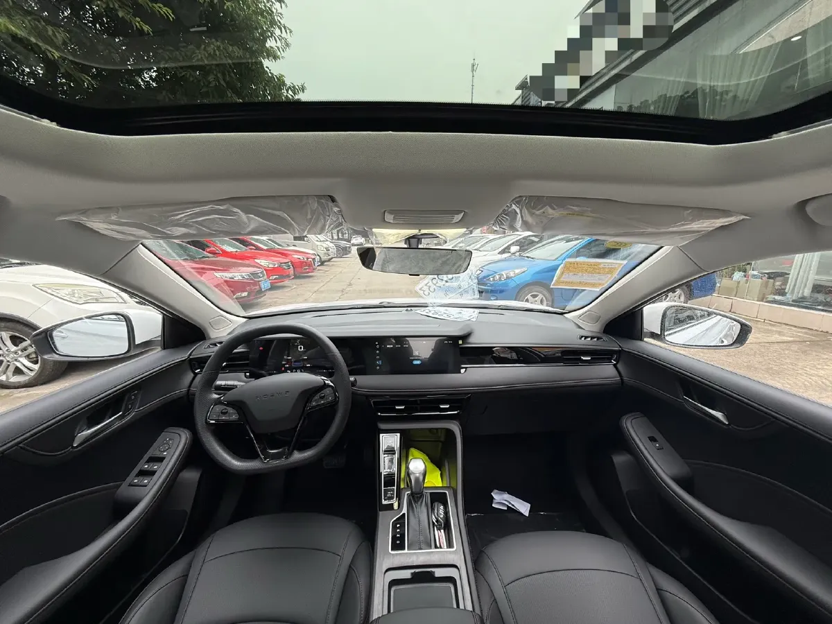 2026 Roewe i5 1.5L 129HP L4 CVT,autocango,china used car exporter,china ev exporter,chinese used car exporter,chinese used ev exporter