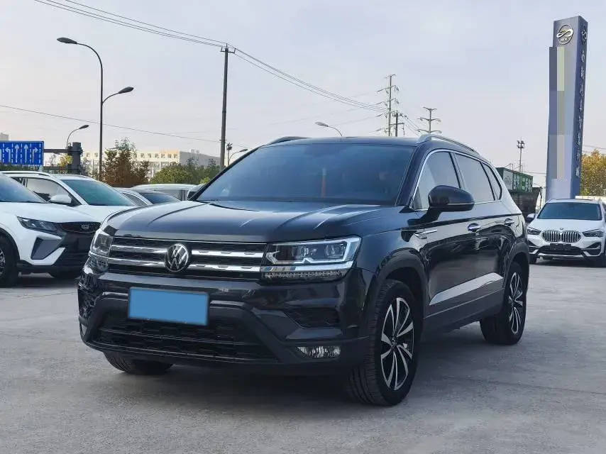 2022 VOLKSWAGEN THARU view 1