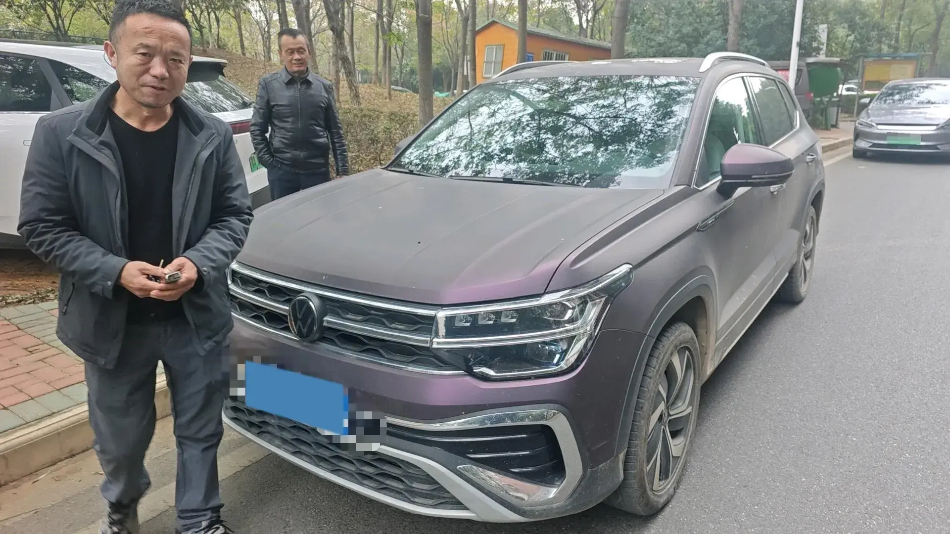 2024 VOLKSWAGEN THARU view 1