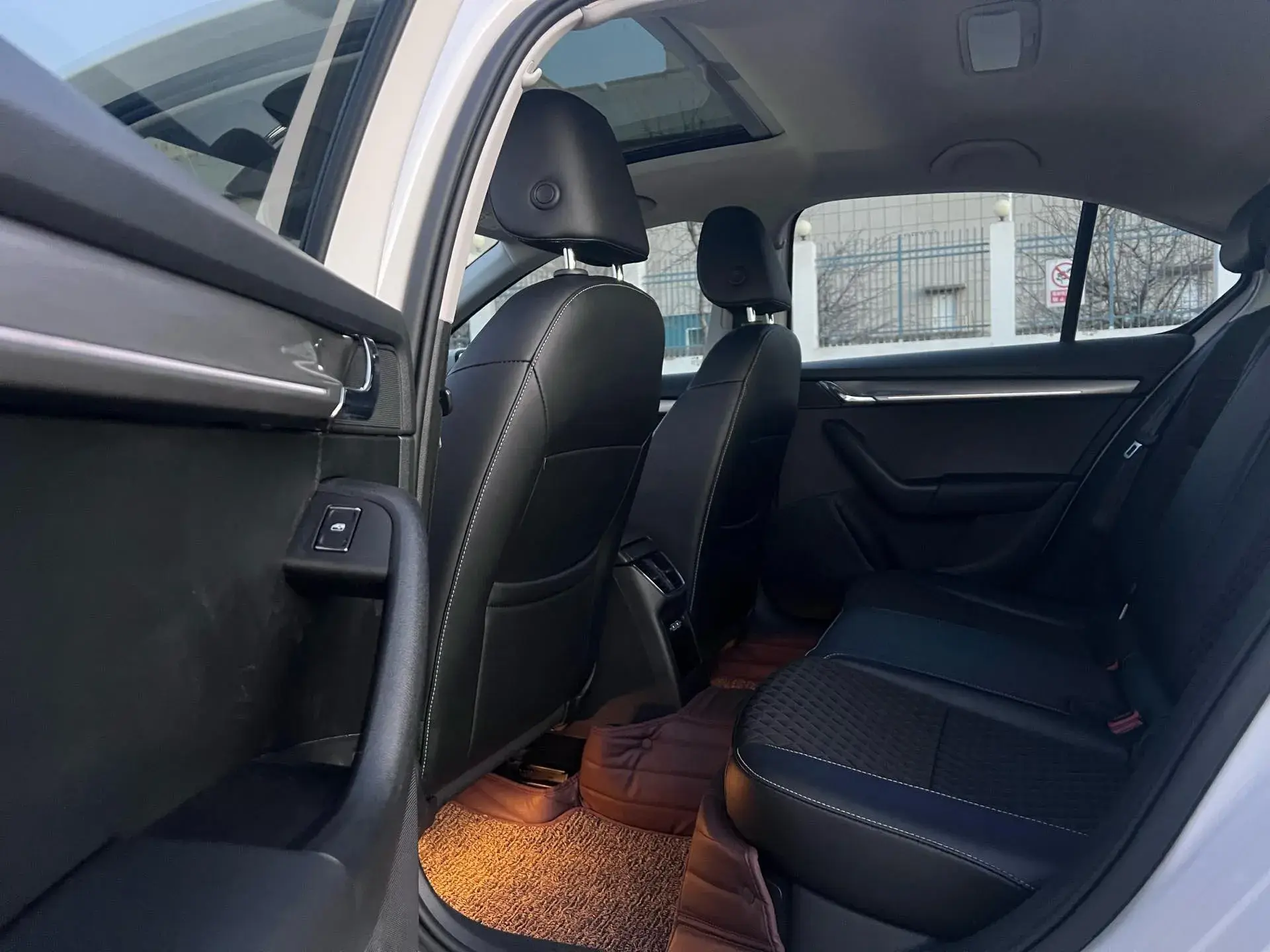 2019 SKODA OCTAVIA thumbnail 4