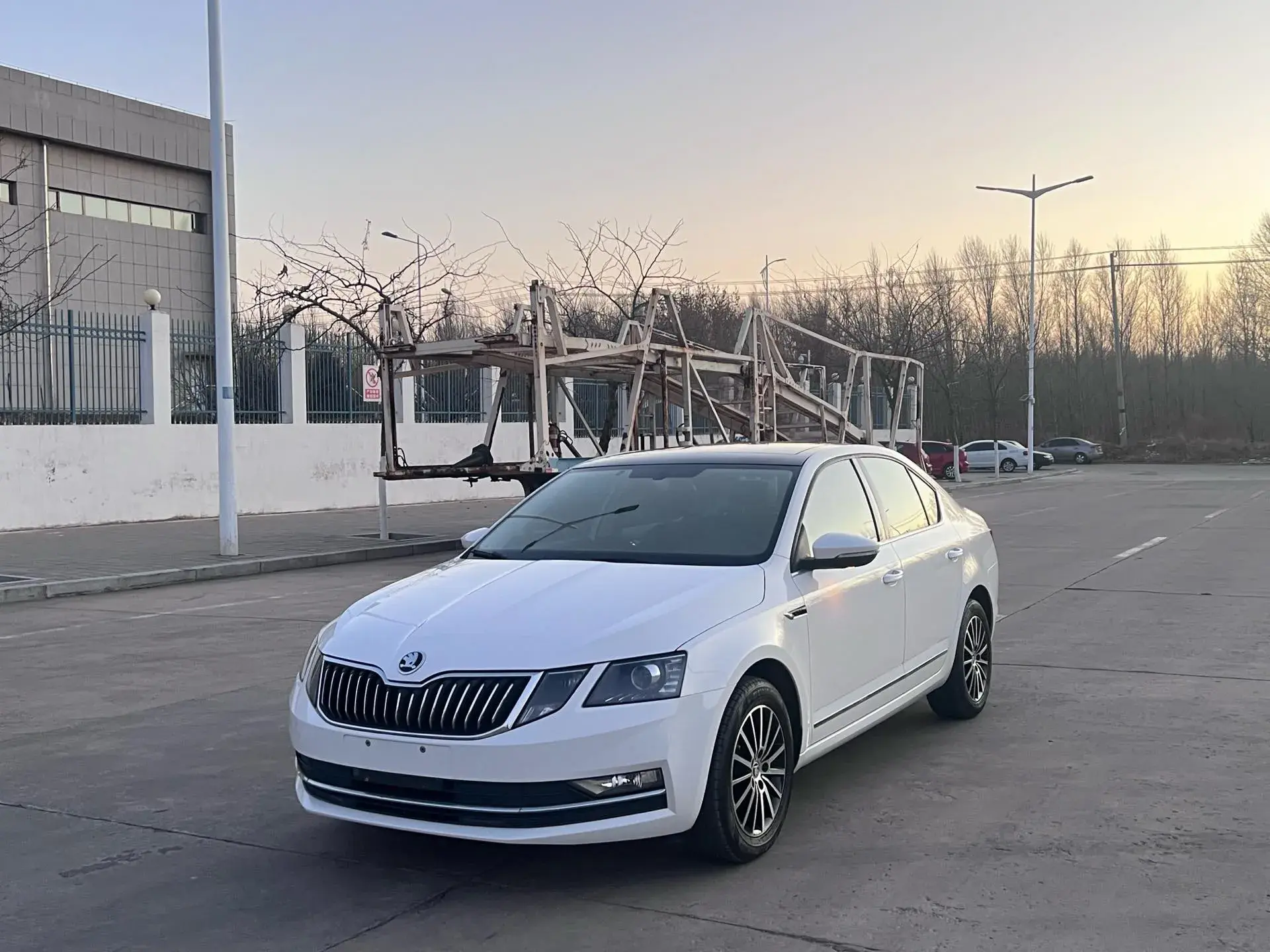 2019 SKODA OCTAVIA view 1