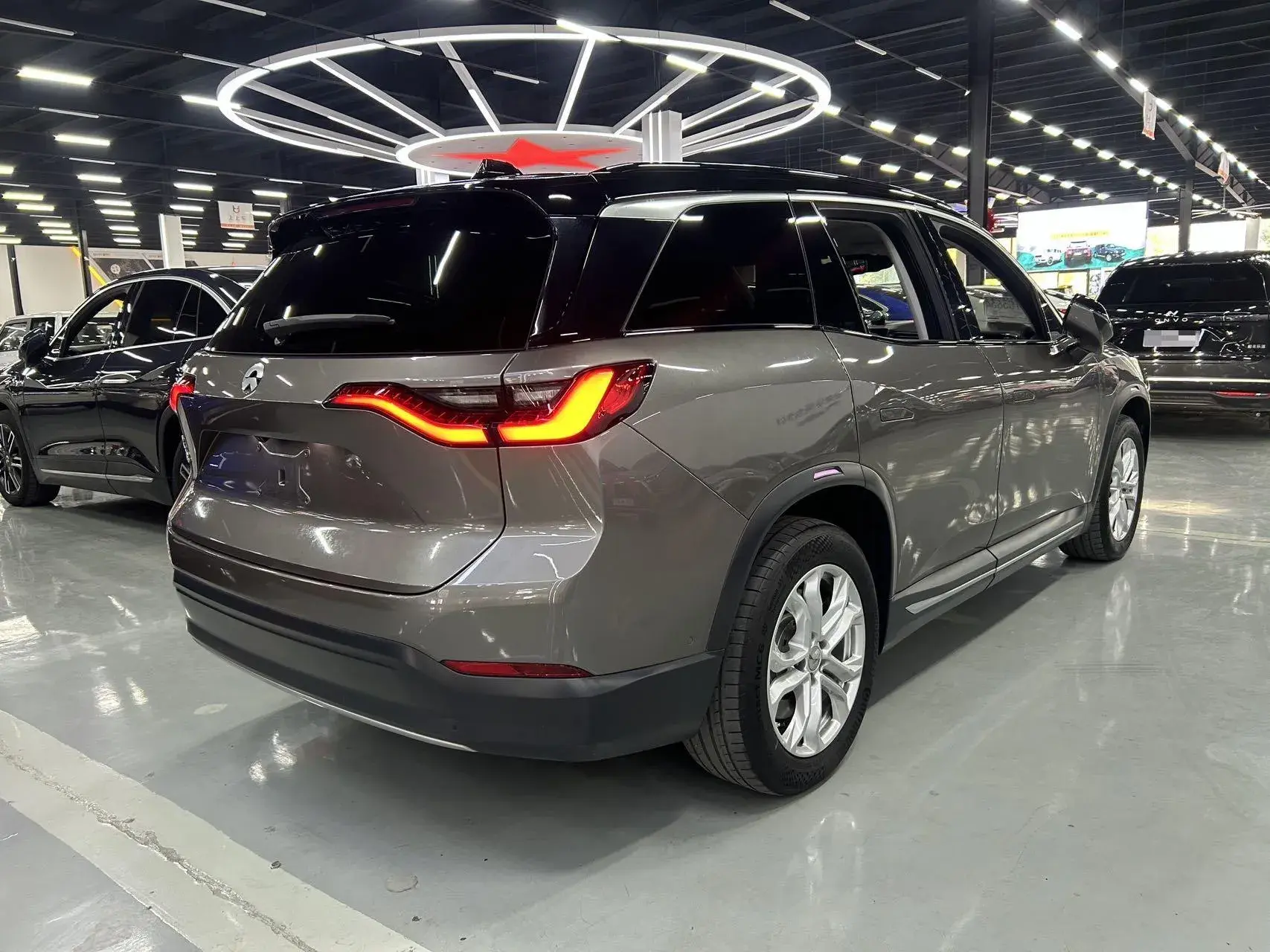 2018 NIO ES8 thumbnail 2