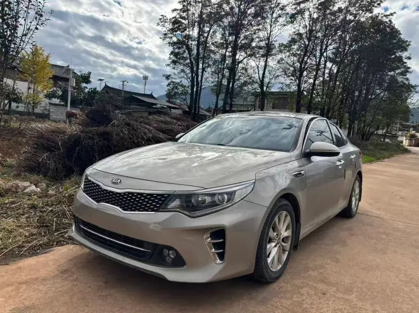2016 KIA K5 thumbnail 2