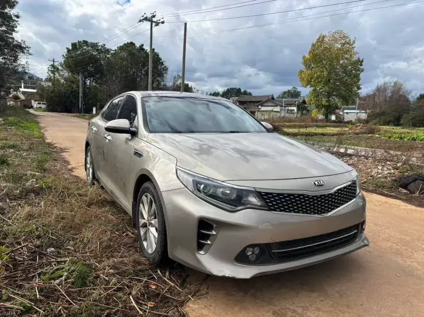 2016 KIA K5 thumbnail 3